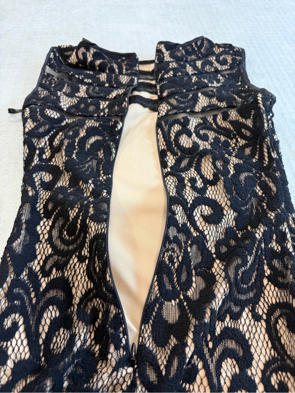 Betsy & Adam Black Lace Mermaid Gown Size 4 Formal Evening Dress - Picture 6 of 13